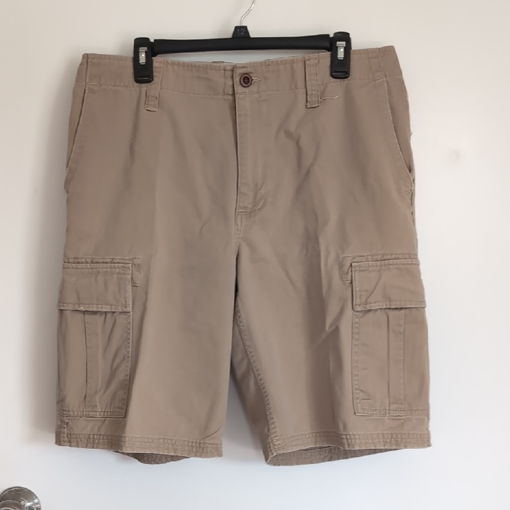 GAP Tan Cargo Shorts with Practical Design